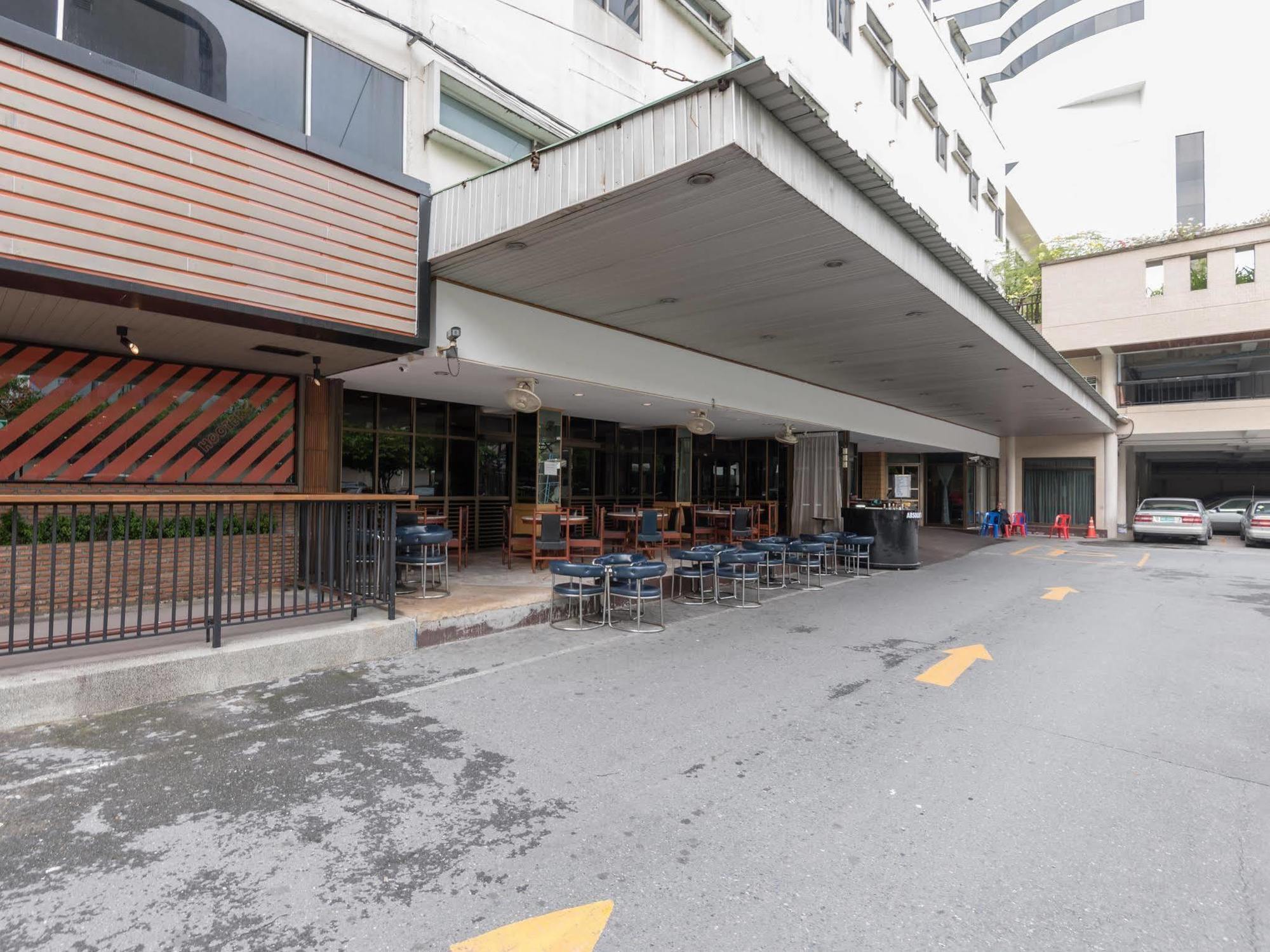 Nana Hotel Bangkok Extérieur photo